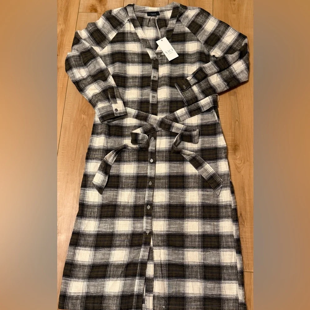 🌟VICI New with tags Dylin Plaid Wrap Tie Midi Shirt Dress
Size S | Olive Multi - Picture 4 of 11